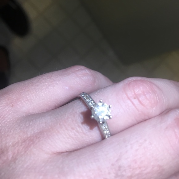Engagement ring - Picture 2 of 5